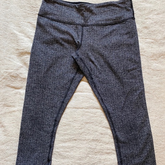 Lululemon wunderunder crops size 8 - Picture 1 of 6